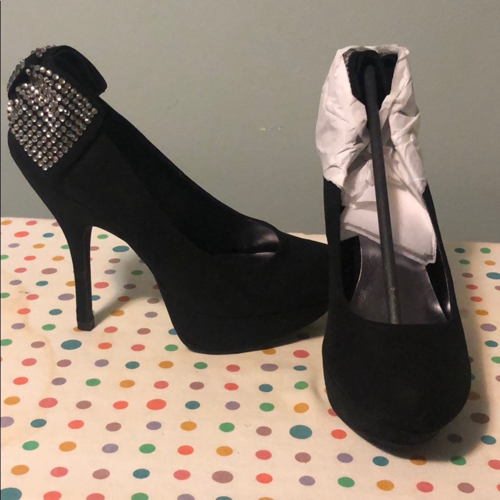 Elegant JustFab Black Platform Heels with Bow